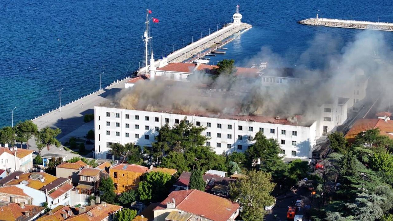 Heybeliada Deniz Harp Okulu’nda çıkan yangın söndürüldü